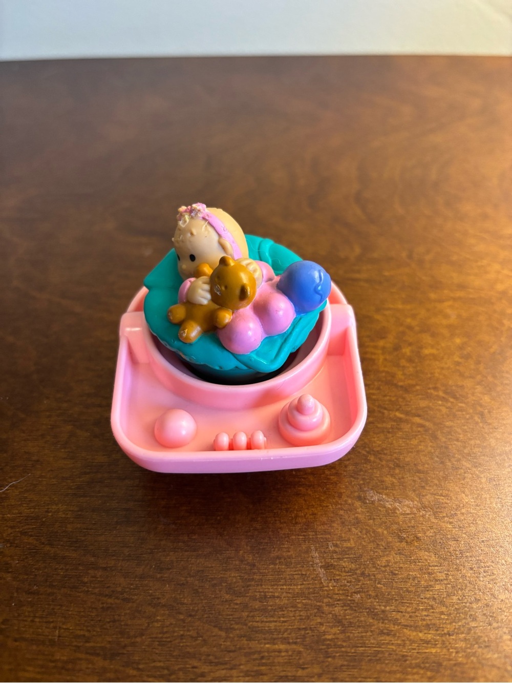 Fisher Price Little People House BABY Girl Ashley Green Bassinet Teddy & walker